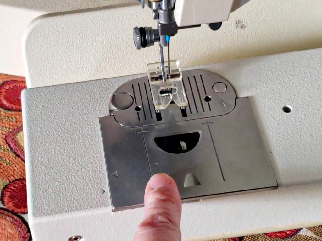 SEWING MACHINE SLIDE PLATE