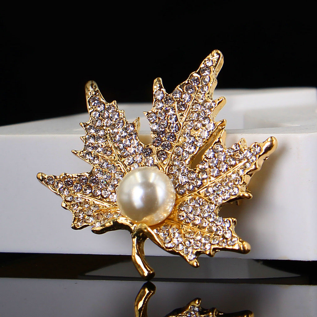 PEARL LEAF BROOCH