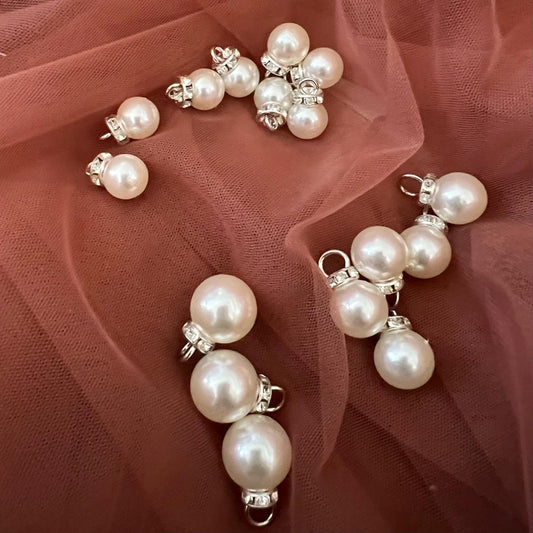 PEARL BUTTON WITH SILVER CRYSTALS